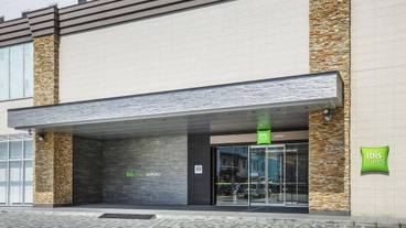 施設の入り口 / 18