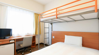 スタンダード ルーム ダブルベッド 1台 + ロフトベッド1台　禁煙