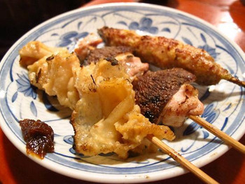 「焼き鳥 若竹」料理 1188064 皮・椎茸肉（略して“しーにく”と店内で呼んでます）・つくね
