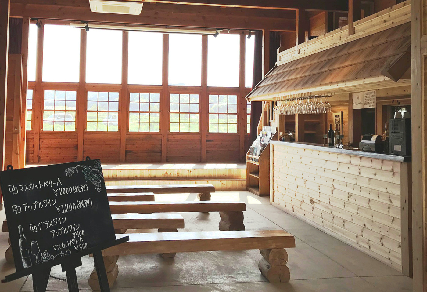 2. 芳醇な香りのワインを味わう「新鶴ワイナリー」2017081