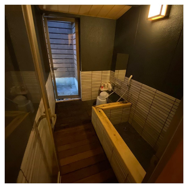 内湯も檜で贅沢でした。 / 3