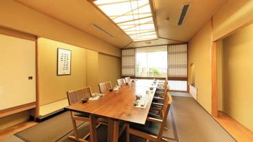 旅館のお食事処 / 18