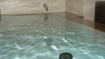 屋内スパ浴槽 / 1