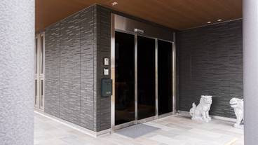 施設の入り口 / 13