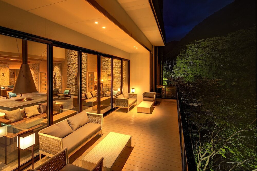 暖炉ラウンジ②