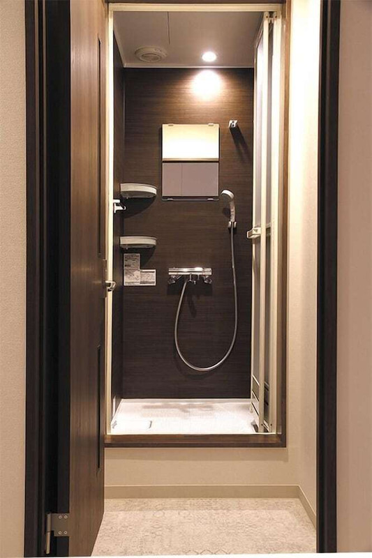 バスルームのシャワー