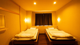 和室 ファミリールーム ベッド付 共用バ​​スルーム