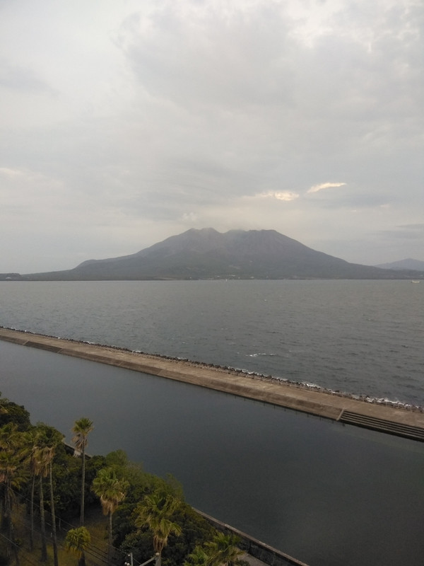 桜島が部屋から見えました