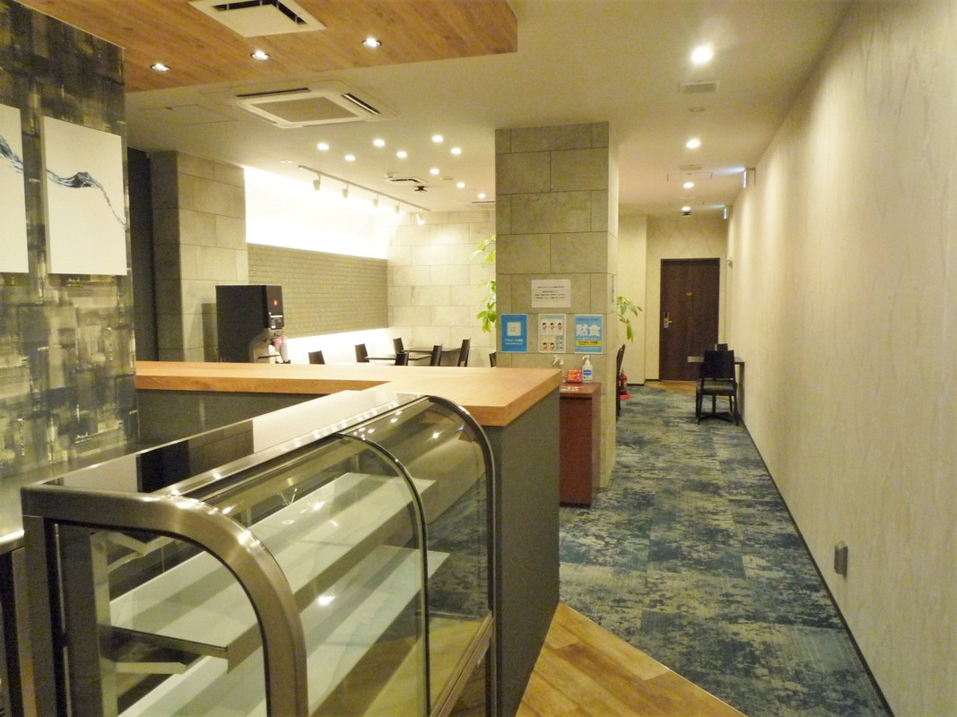 バーラウンジは休業中でした