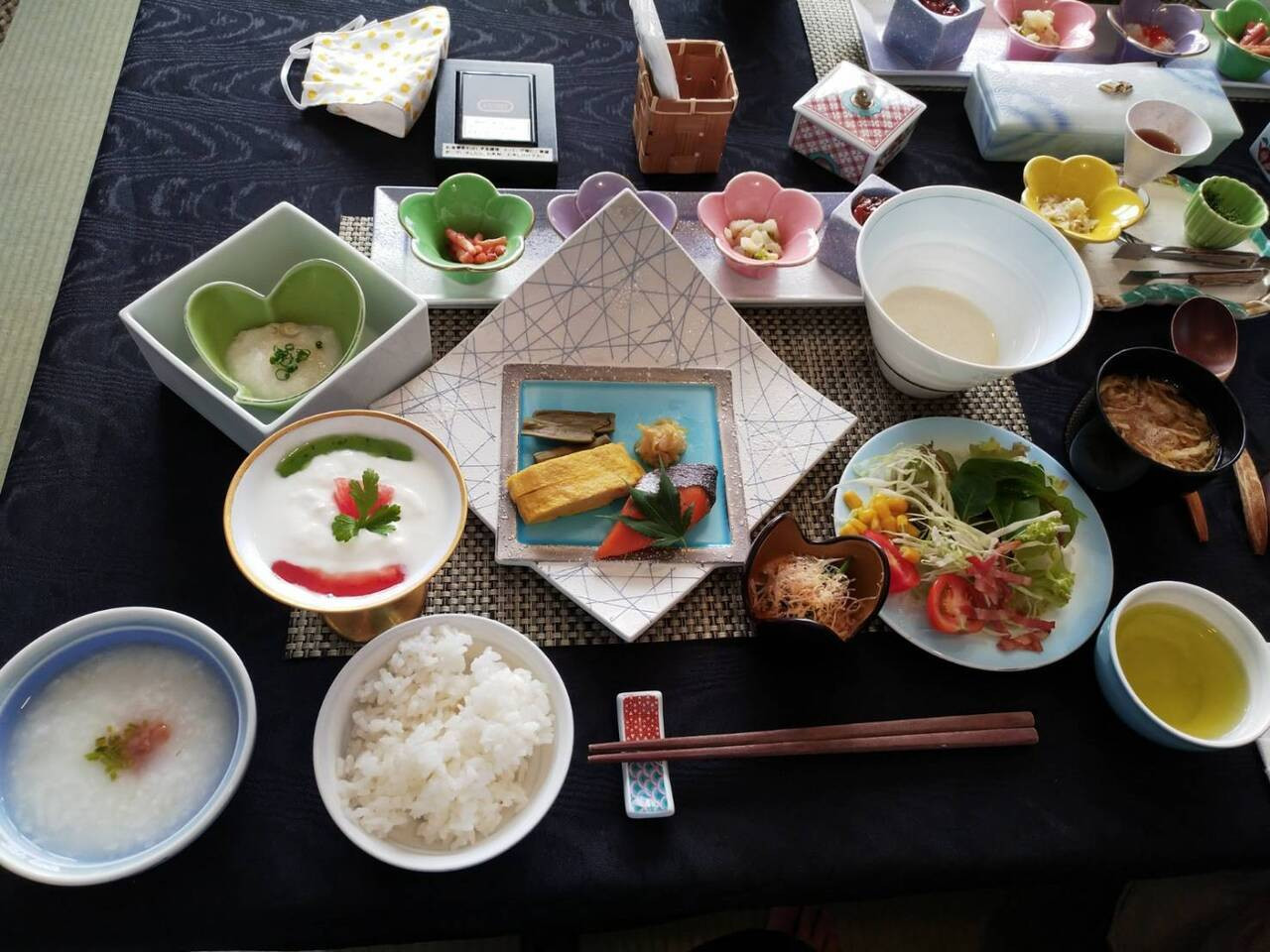 美しいこだわりの器で「少しずつを、たくさん」いただく朝食3494929