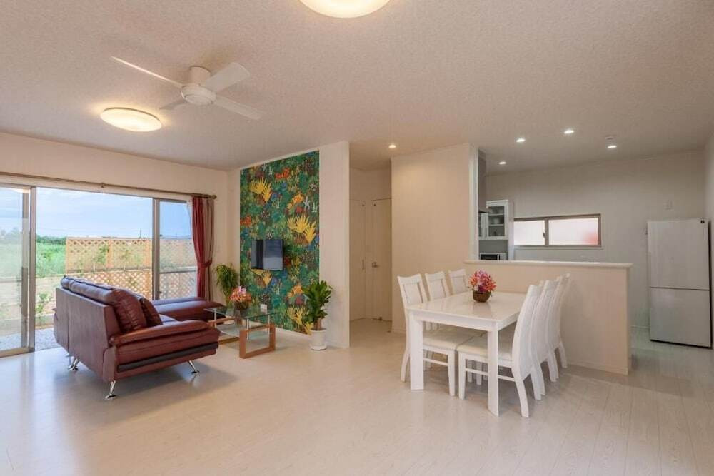 客室内のダイニングエリア