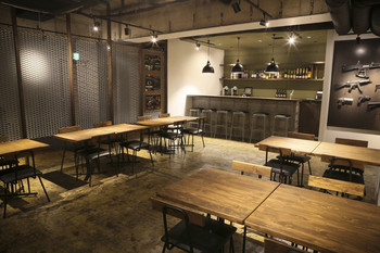 「MILITARY×CAFE TRIGGER HAPPY」内観 1005587 