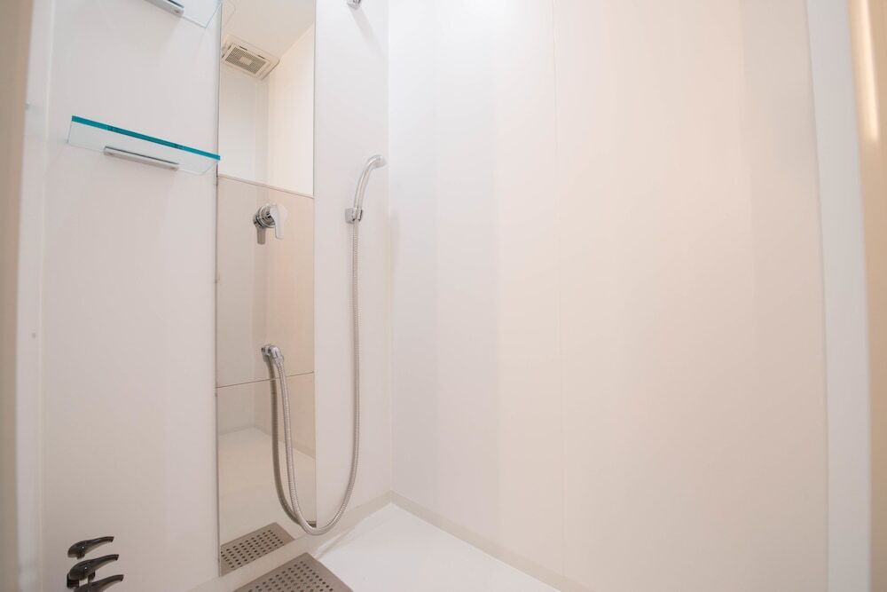 バスルームのシャワー