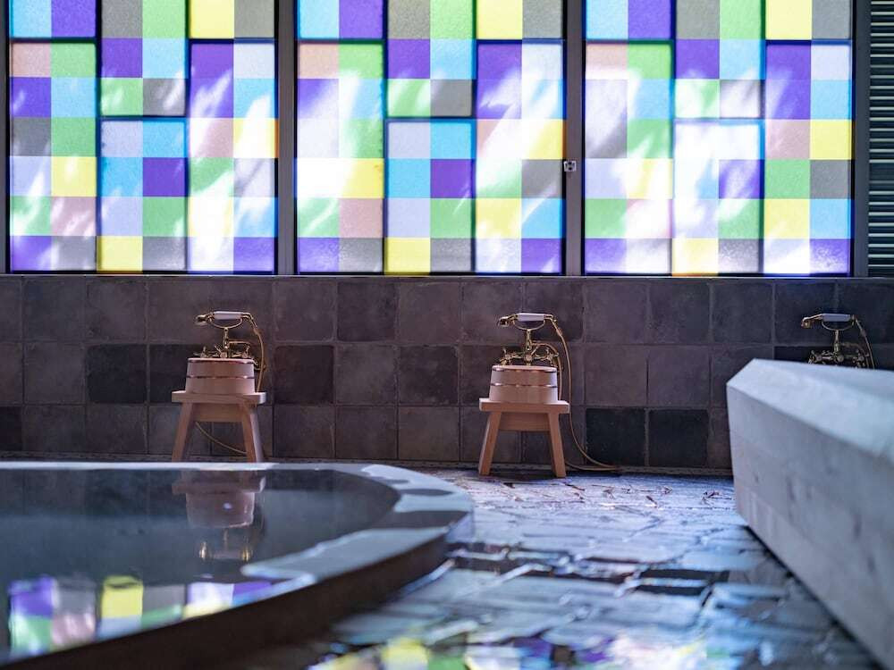 大浴場 暗湯／ステンドグラス