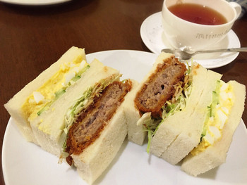 「さえら」 料理 31870843 メンチカツ&たまご  630円
セット紅茶  200円