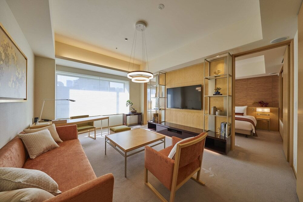 ルーフトップバーで夜景を楽しむ。ラグジュアリーなステイが叶うホテル4258239