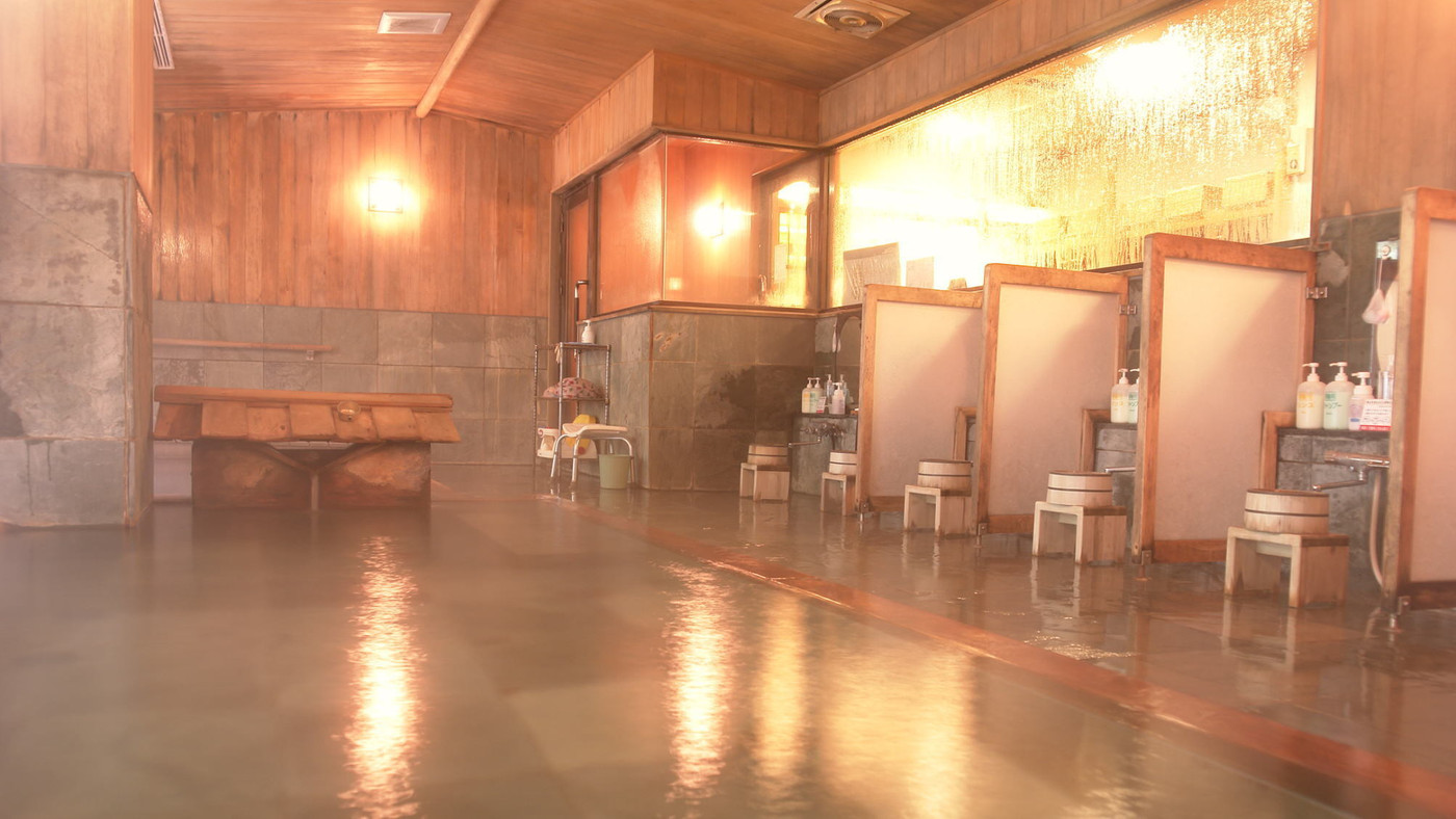 貸切風呂や絵本コーナーあり。お気に入りの1冊を見つけてみよう4247746