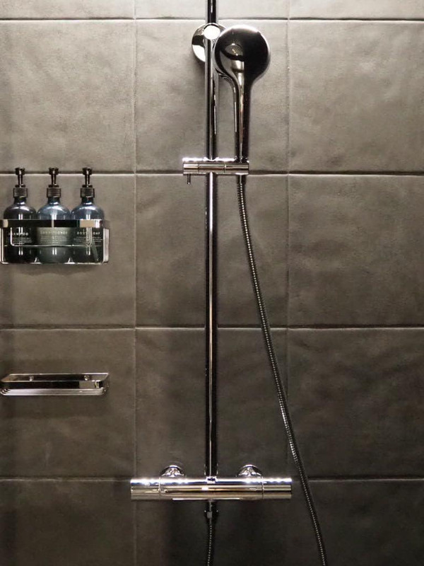 バスタブはありませんがB1に日替わりのサウナと岩盤浴あり。