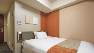 部屋タイプ指定なし (ダブルベッド 1 台もしくはセミダブルベッド 2 台)