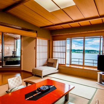 レイクビューをお供に爽やかな湯浴みを。4254829