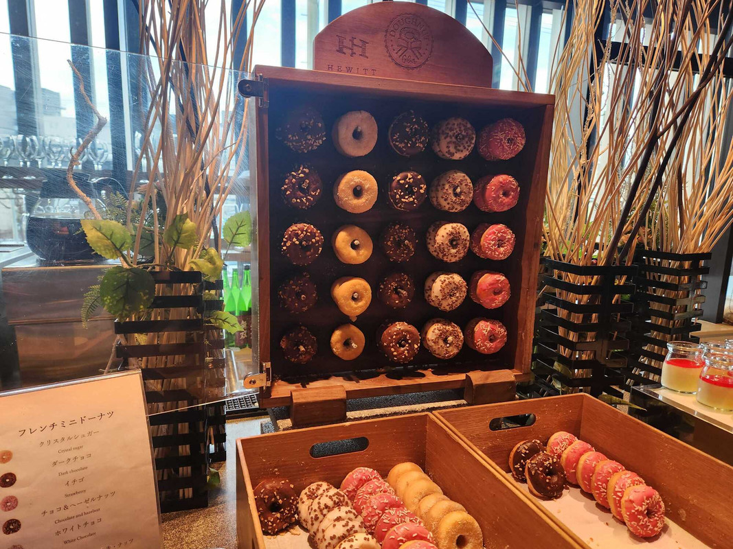 朝食ビュッフェ ドーナツ