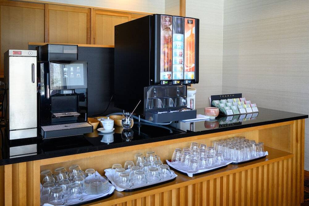 別館専用ラウンジ七竃のドリンクコーナー