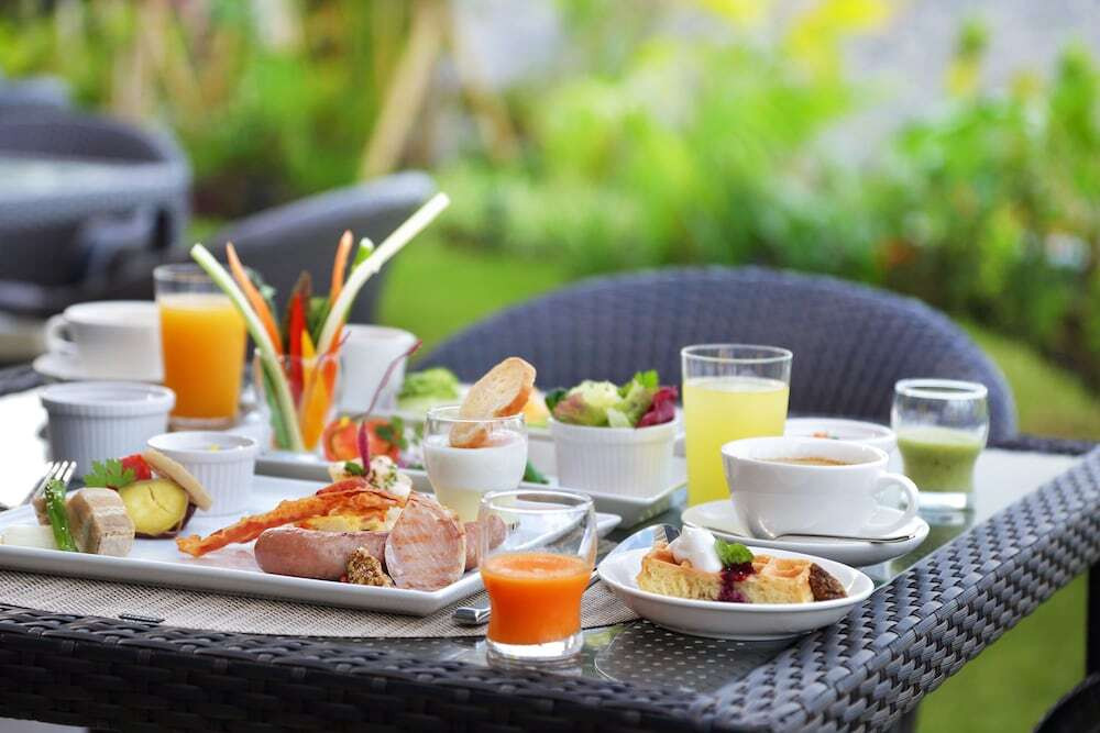 最上階クラブラウンジで眺めとオリオンビールを楽しむ4286363