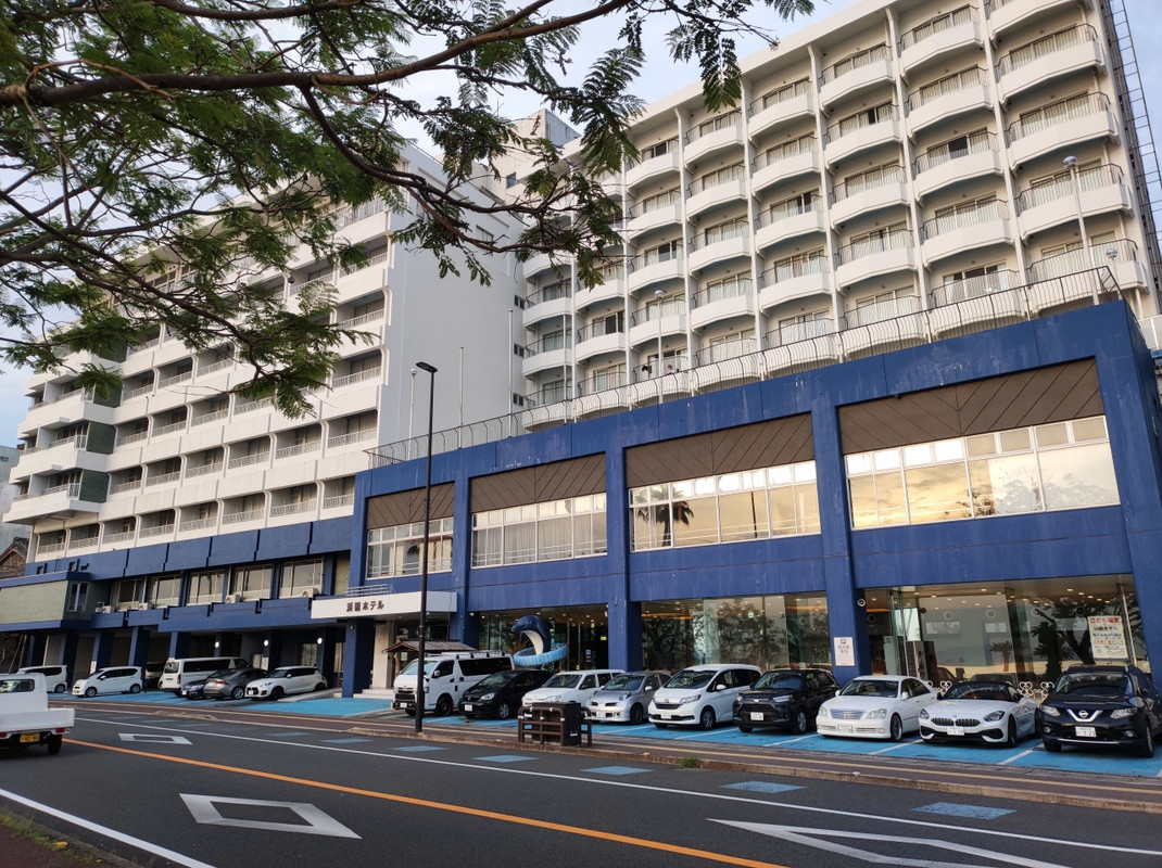 駐車スペースにはどうやってクルマ止めたのか謎