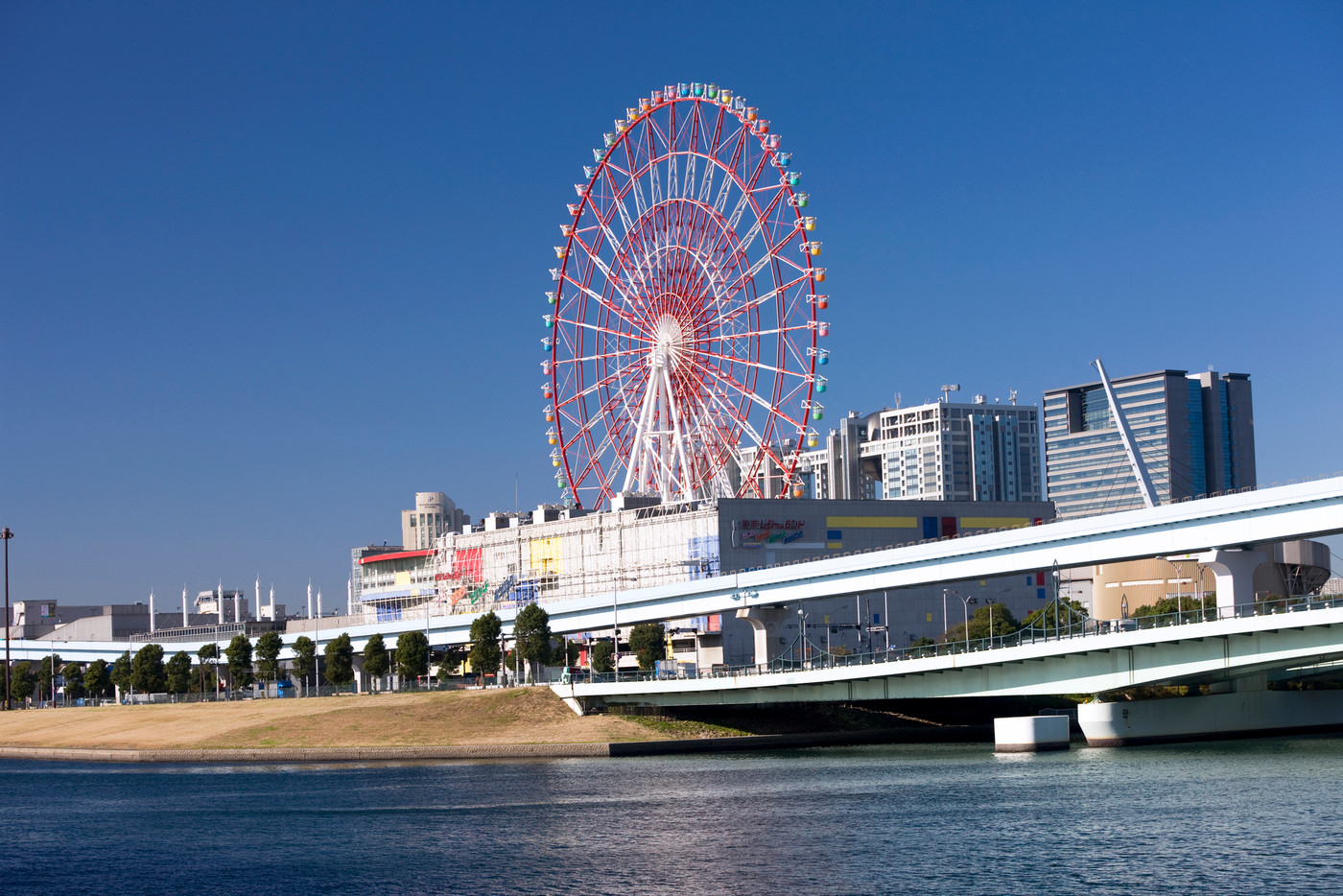 パレットタウンと観覧車