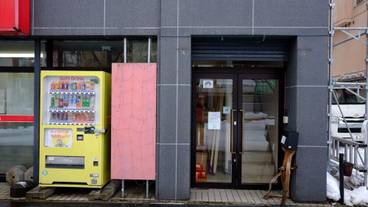 施設の入り口 / 12