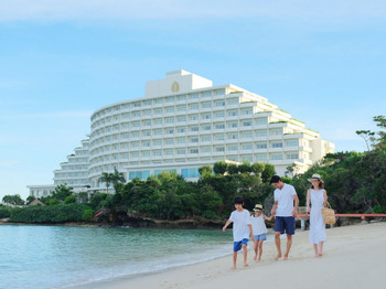 Enjoy a resort hotel in Okinawa with your family ♪ 3368286