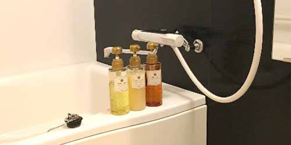 バスルームのシャワー