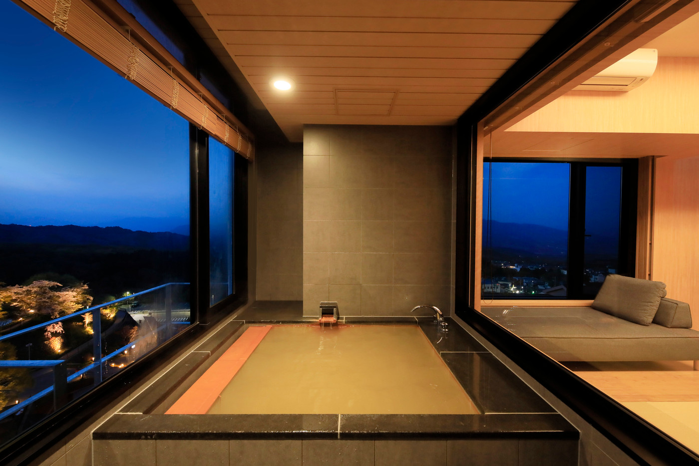 石段街まで徒歩で約3分！客室風呂で源泉掛け流し温泉に癒やされる4248683