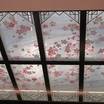 エントランスの天井は桜模様