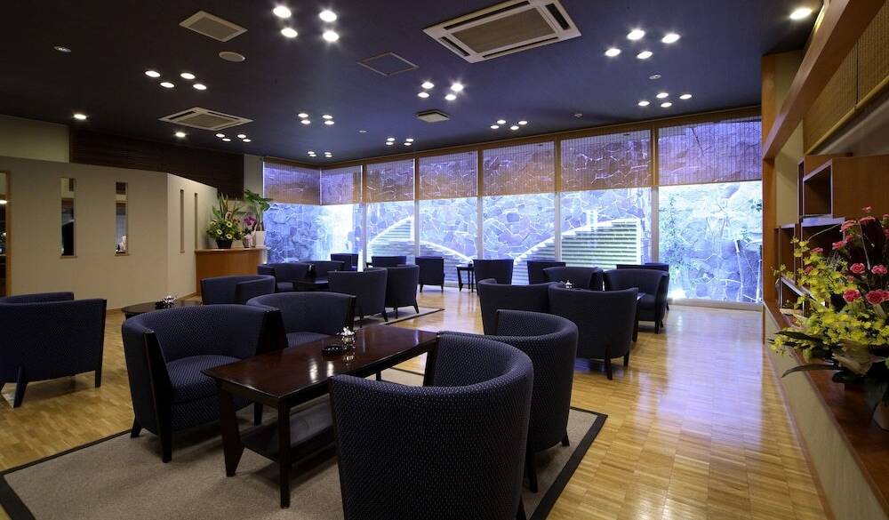 ロビーラウンジ / 3