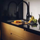 お部屋のキッチンで
楽しく夕食作り / 1