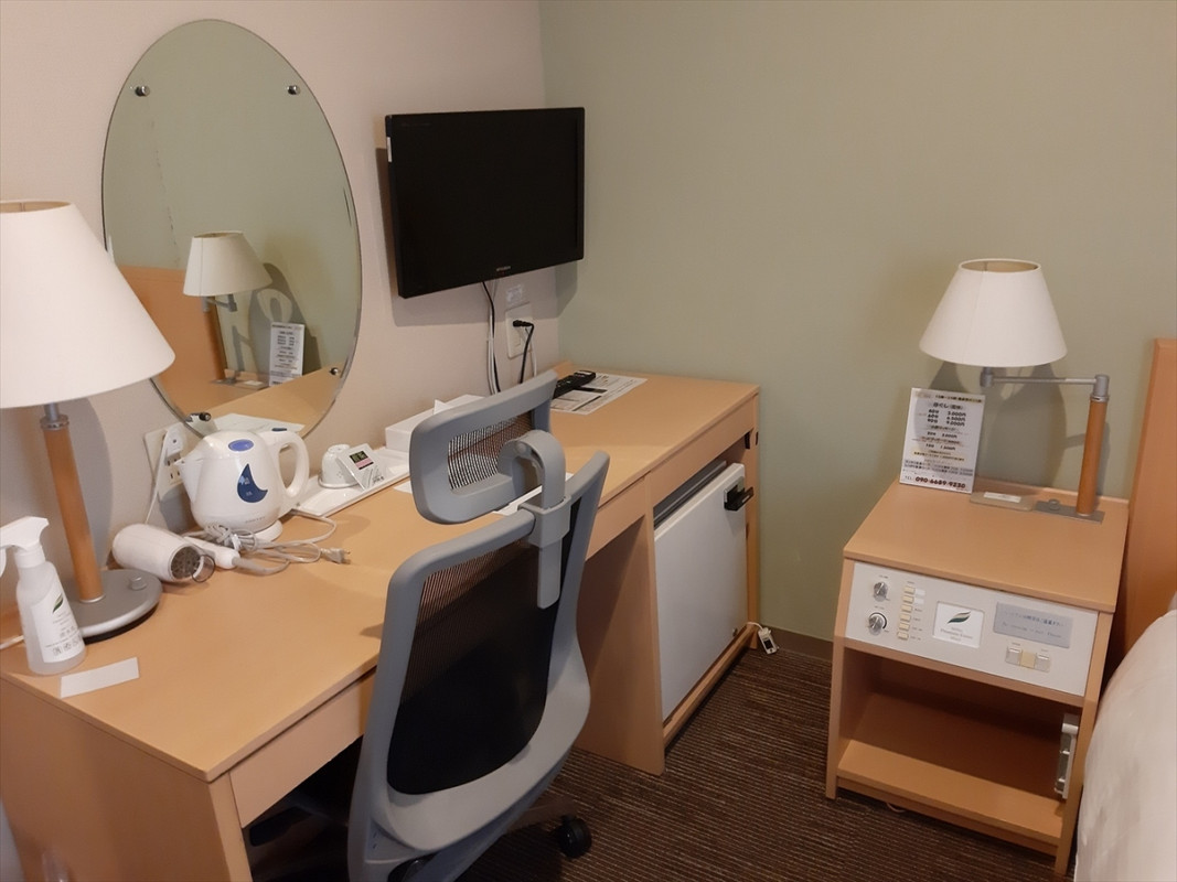 シングルのお部屋の造りと設備は...、