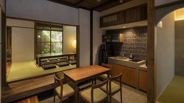 客室内のダイニングエリア / 8