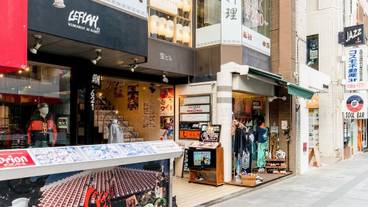 施設の入り口 / 25