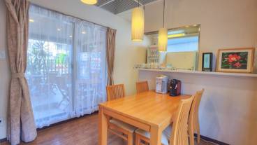 客室内のダイニングエリア / 16