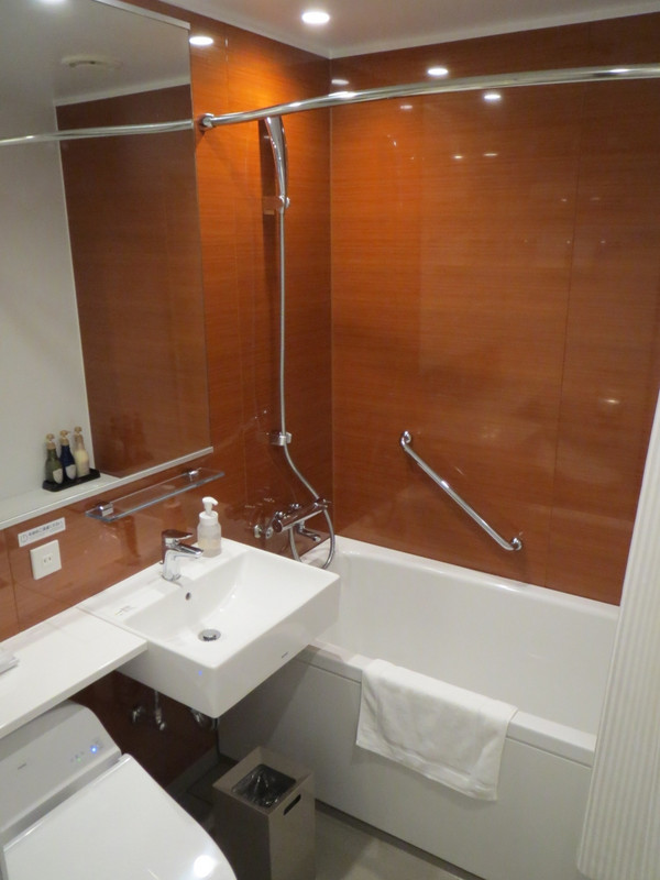 バスタブは深め