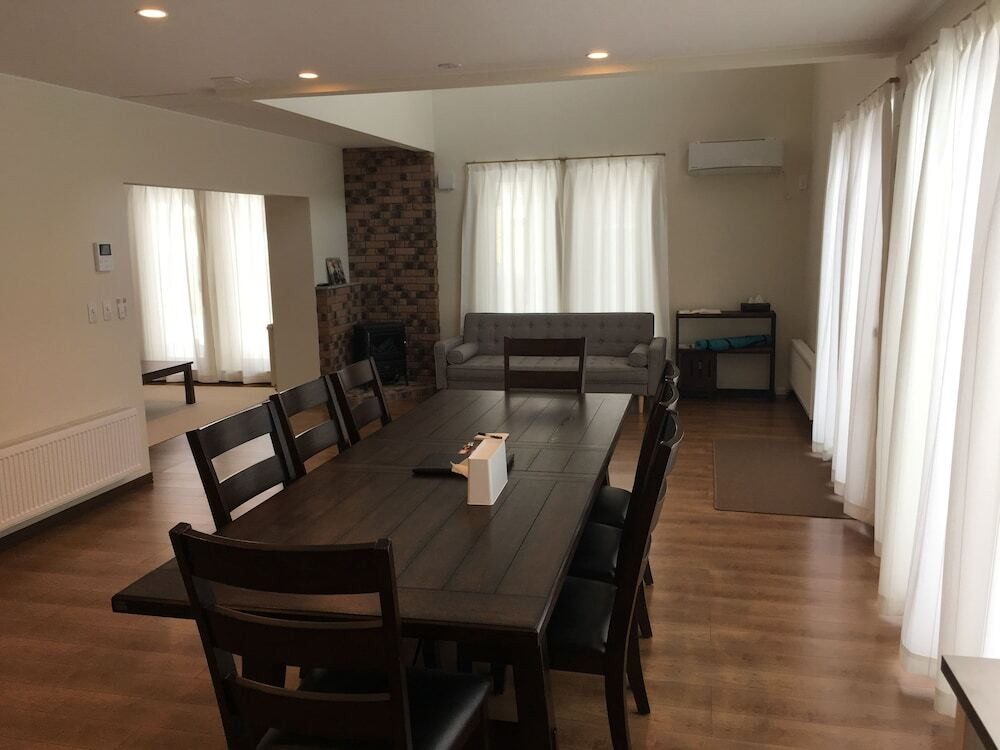 客室内のダイニングエリア