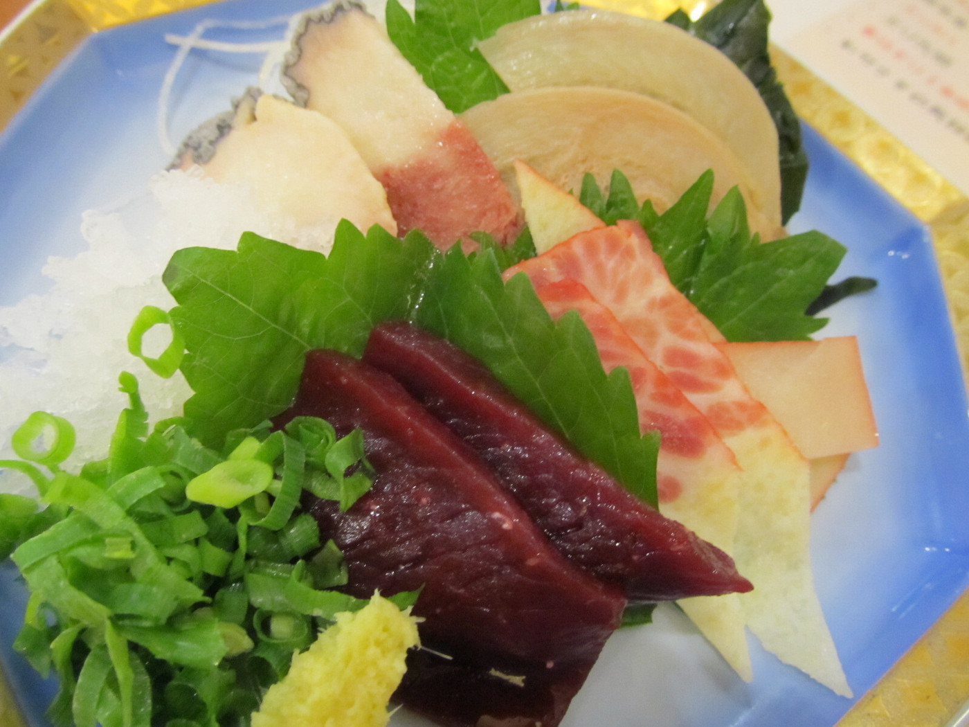 「しらすくじら 博多駅前店」料理 672615 鯨　５種のアップです
