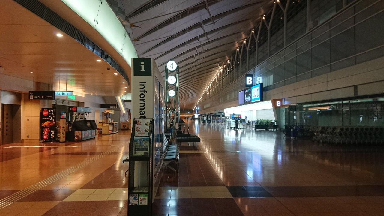 北側一番先の突き当たりまで進むとホテル。