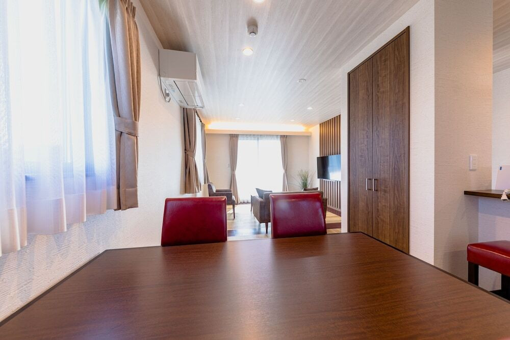 客室内のダイニングエリア