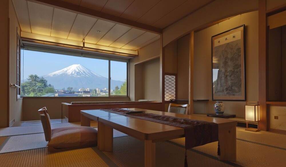 富士山側 和室10畳一例 / 2