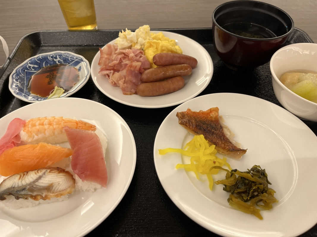 朝食には数量限定でお寿司もありました。ちょっとうれしい。