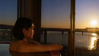 [湖側] 23年3月リニューアル - 4階·展望風呂付きツインルーム 禁煙