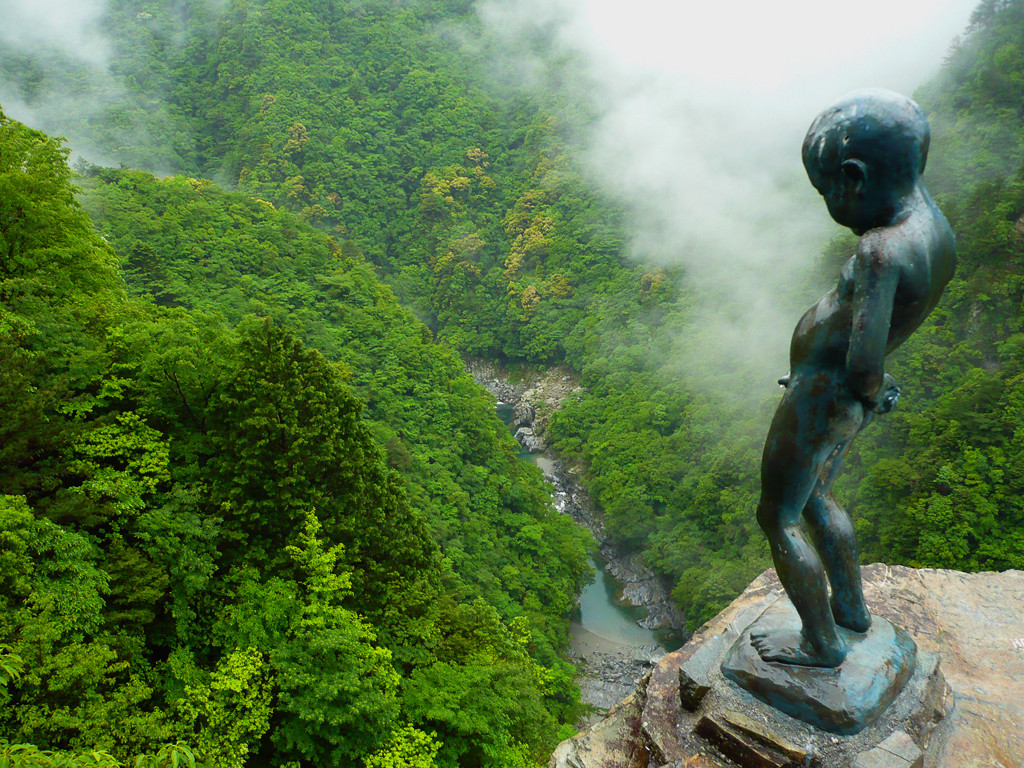 ケーブルカーでたどり着く源泉掛け流しの露天風呂3506812