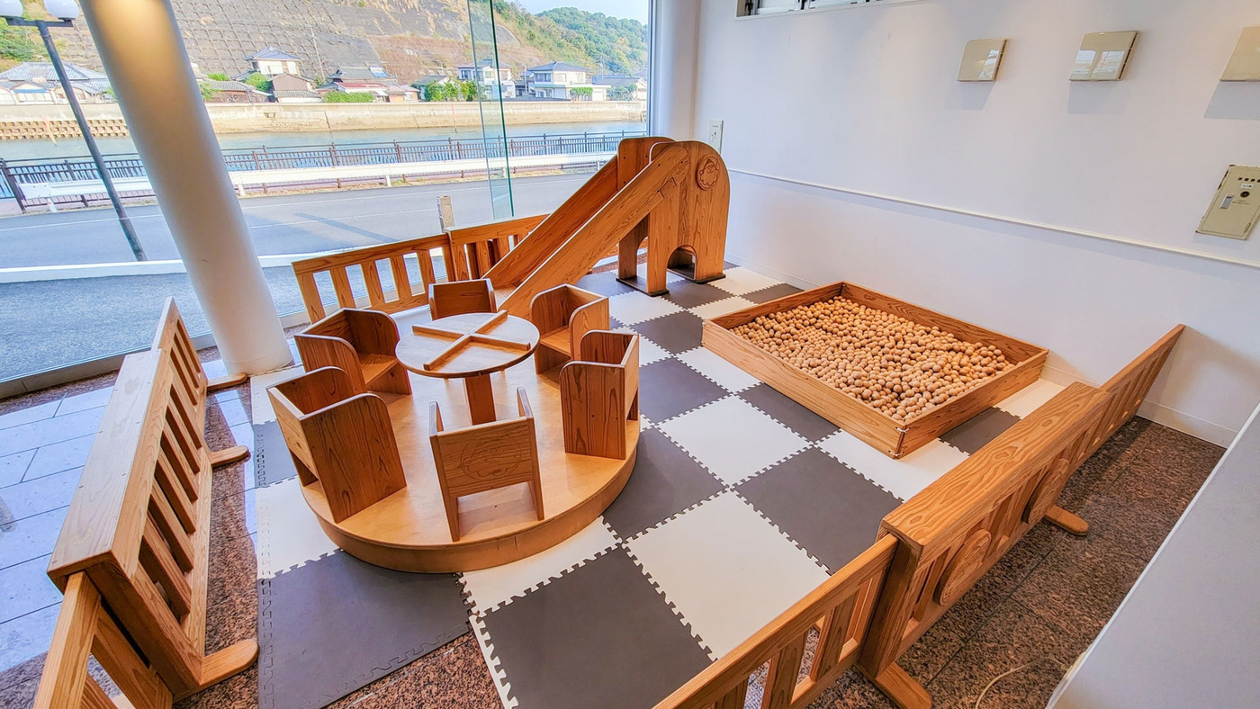 サンタクロースに会える！？嬉しいキッズスペース付き3532376